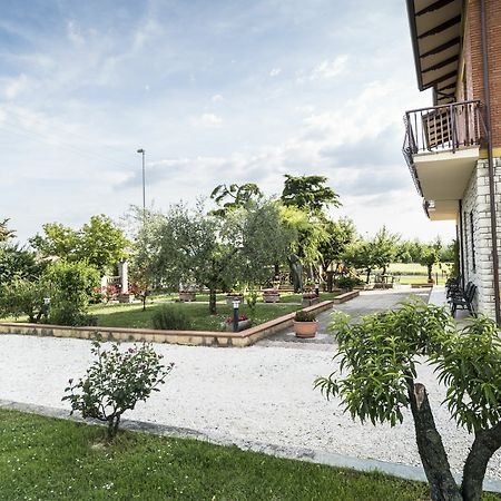 Camere Mariella Asís Exterior foto